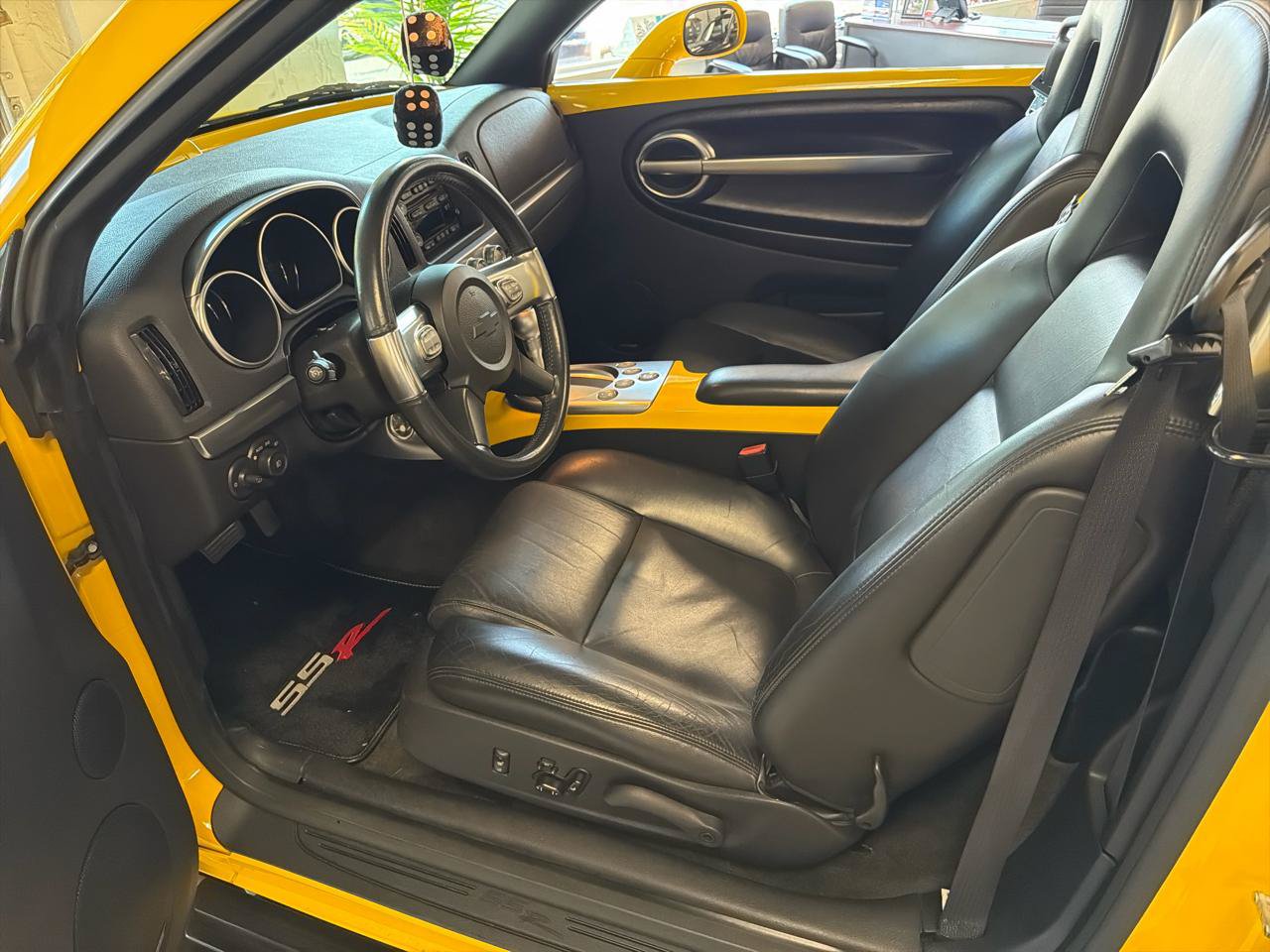 Used 2005 Chevrolet SSR w/ Preferred Equipment Group RWD image 18