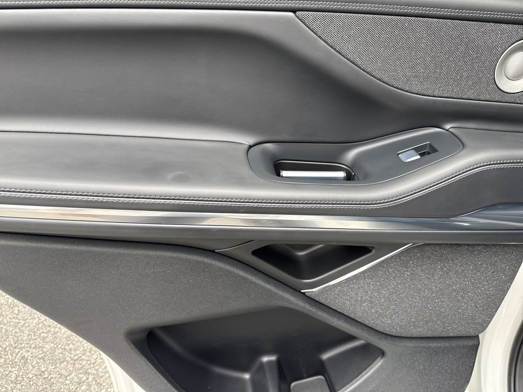 Used 2025 Lincoln Navigator Reserve w/ Jet Appearance Package image 21