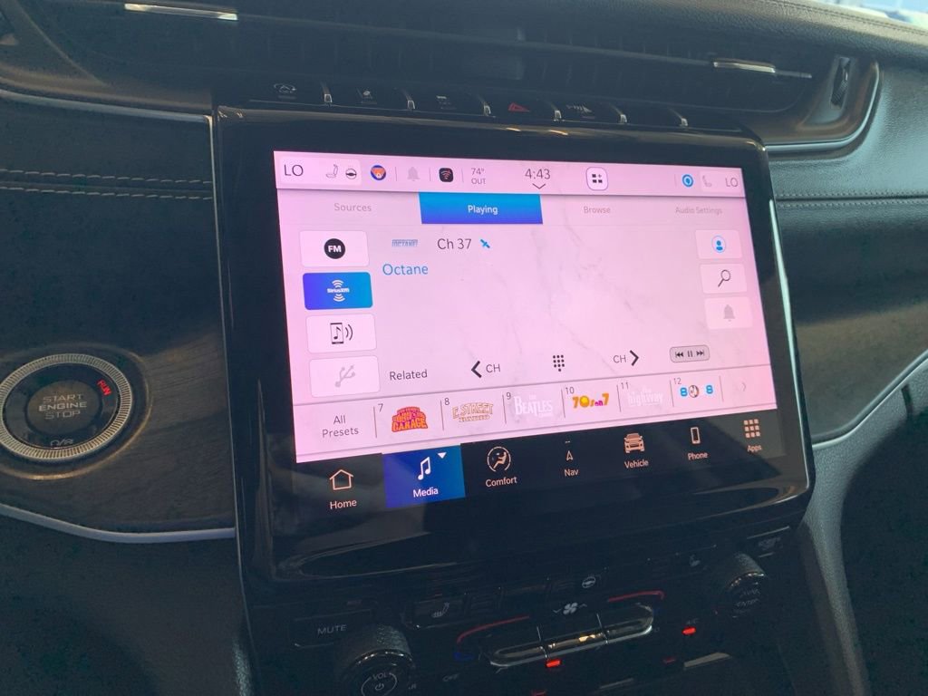 Used 2023 Jeep Grand Cherokee Limited image 6