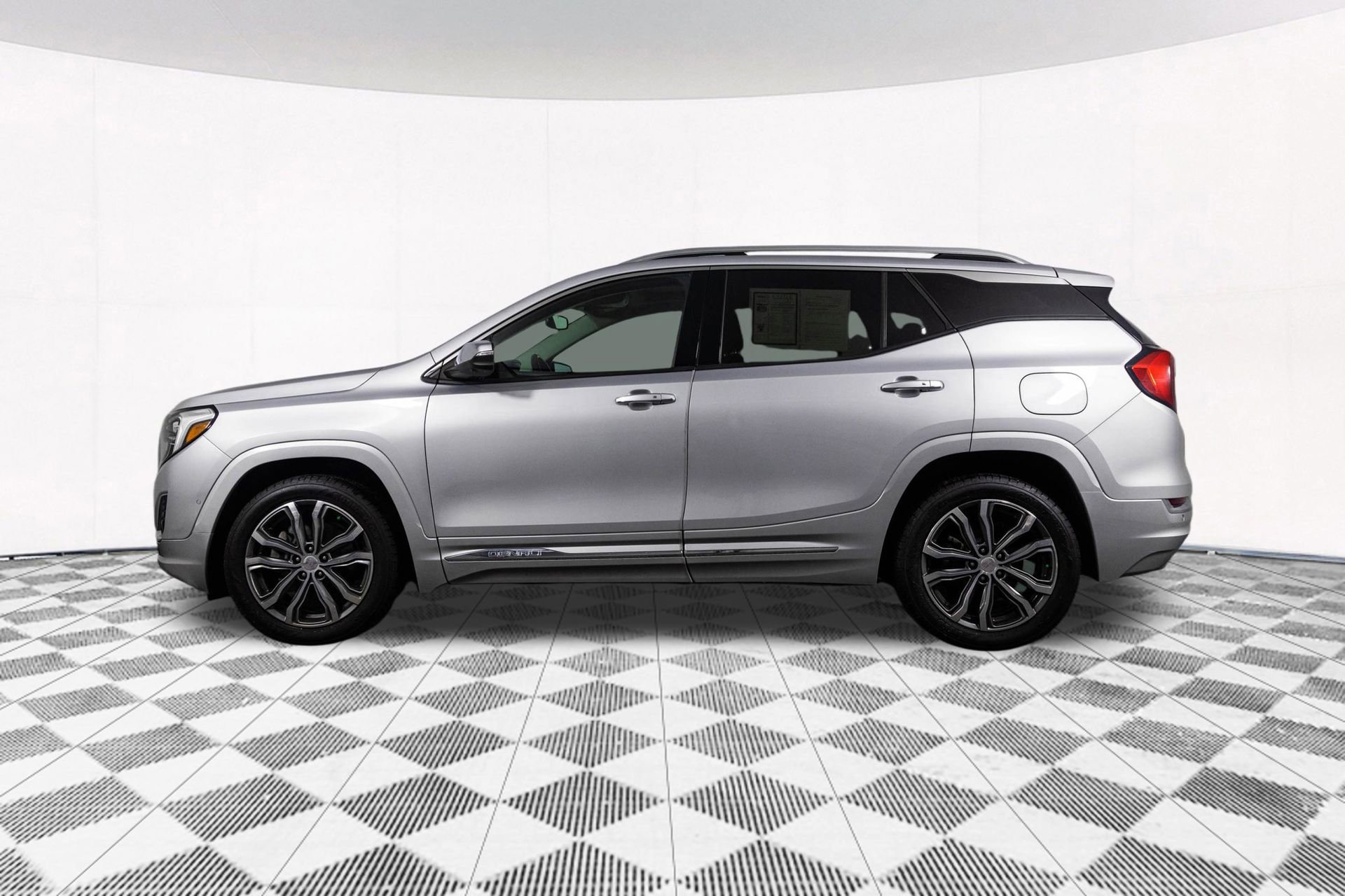 Used 2019 GMC Terrain Denali w/ Advanced Safety Package image 11