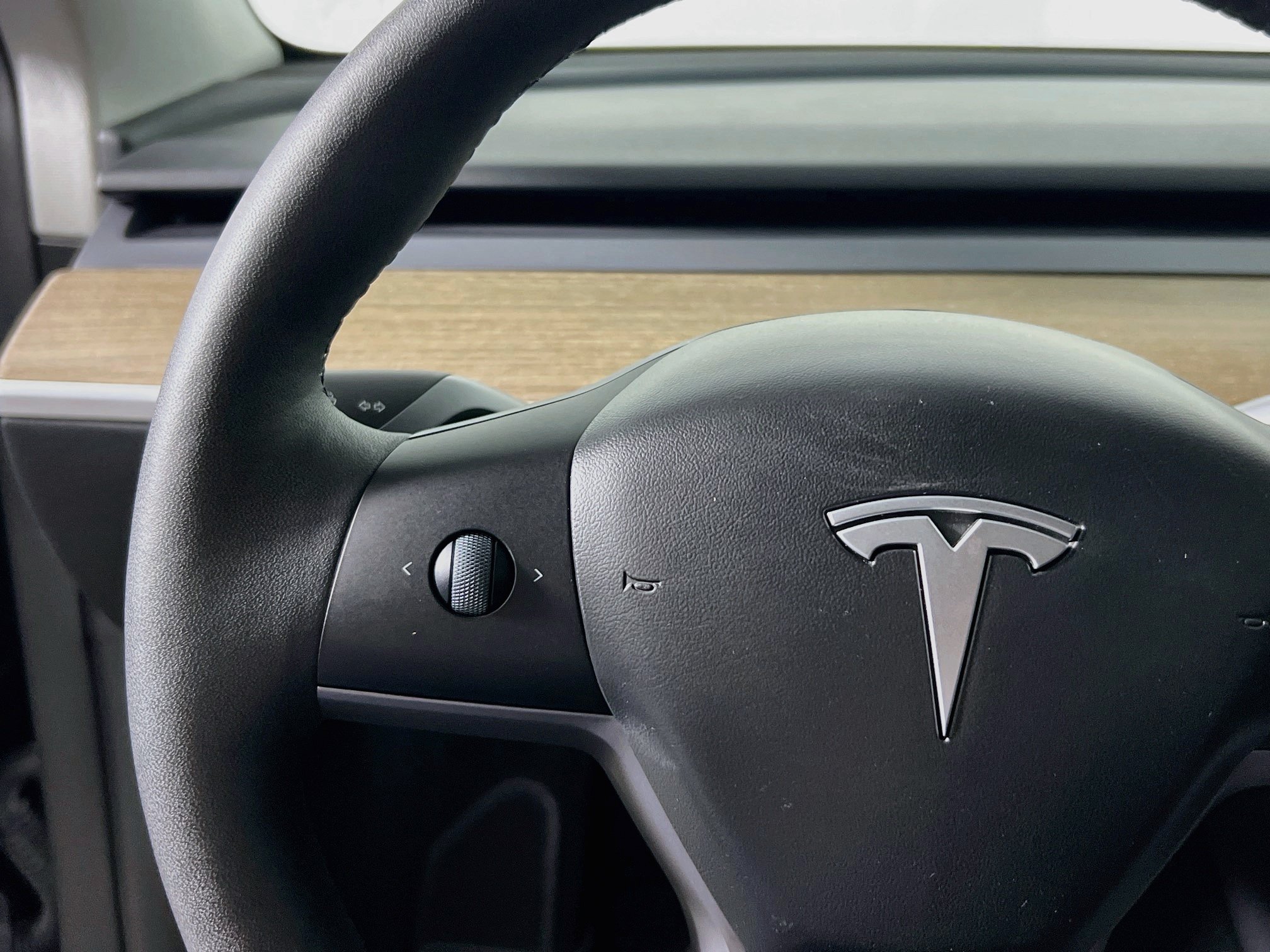 Used 2024 Tesla Model Y Long Range AWD/4WD image 18