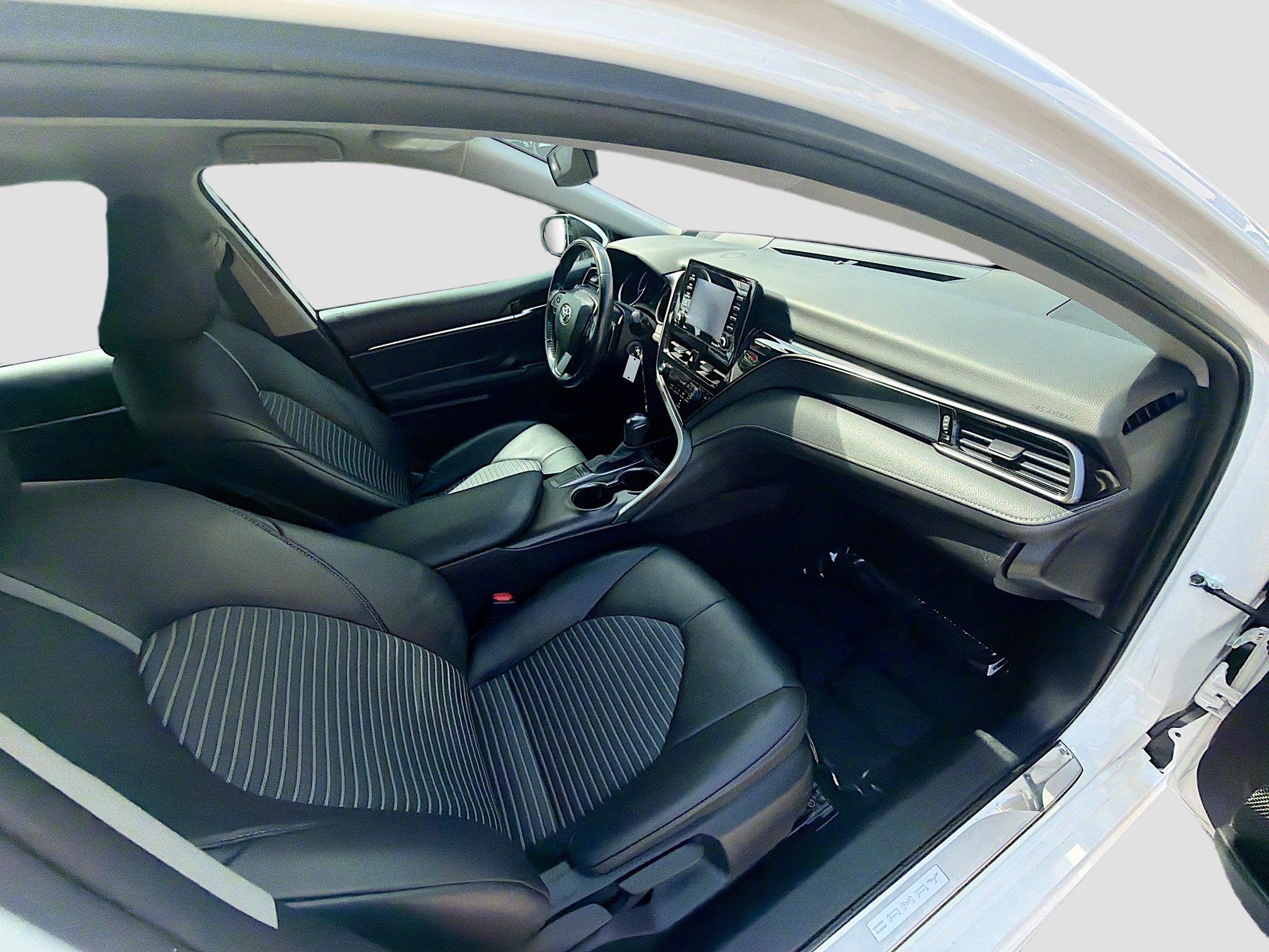 Used 2023 Toyota Camry SE FWD image 31