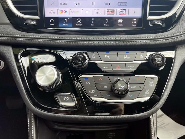 New 2027 Chrysler Pacifica Limited AWD/4WD image 8