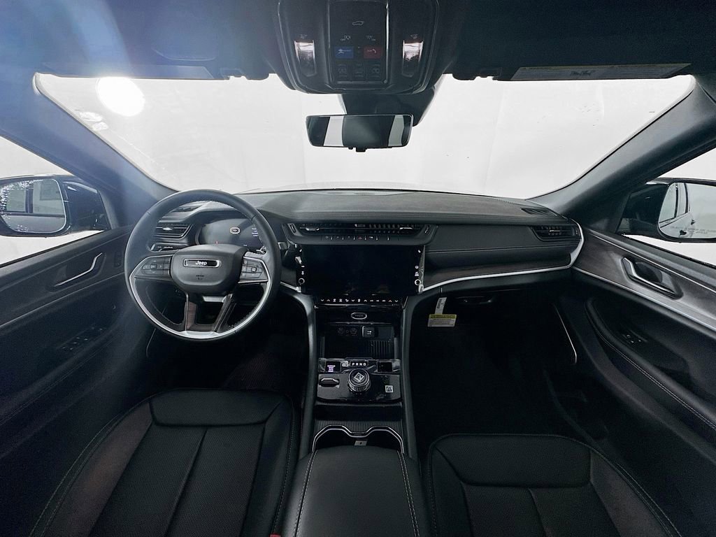 New 2026 Jeep Grand Cherokee Limited w/ Luxury Tech Group II AWD/4WD image 9