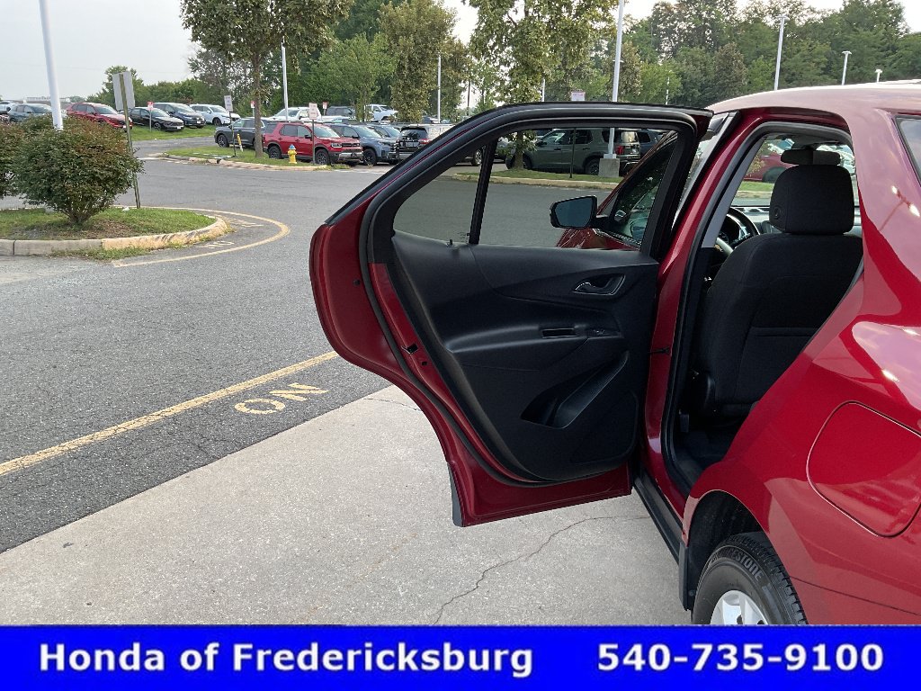 Used 2018 Chevrolet Equinox LT AWD/4WD image 16