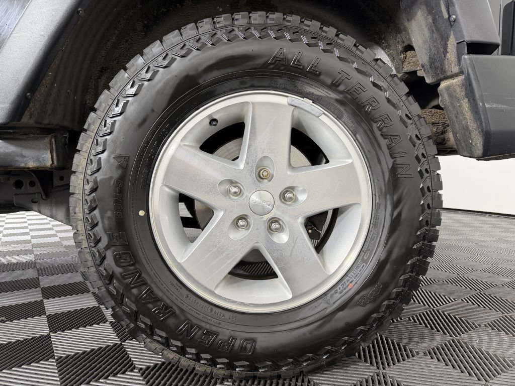 Used 2007 Jeep Wrangler Rubicon w/ Dual Top Group AWD/4WD image 39