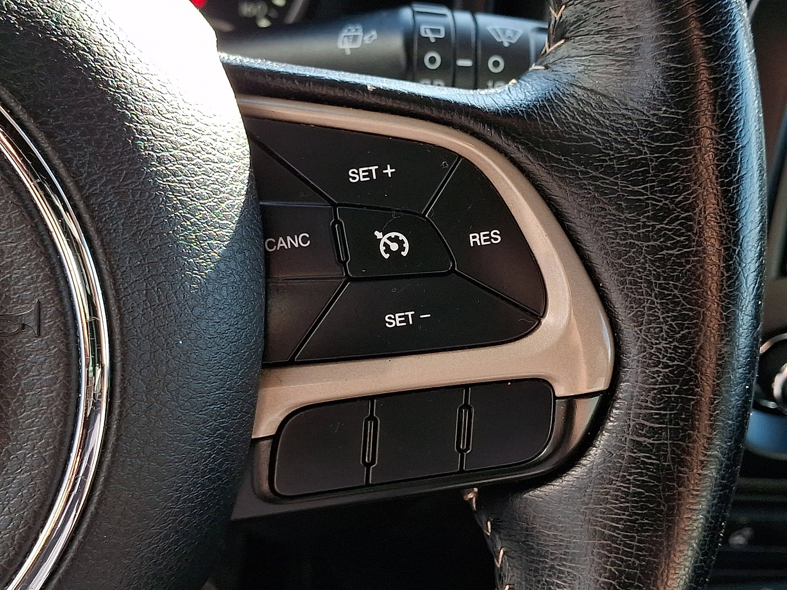 Used 2016 Jeep Renegade Limited image 23