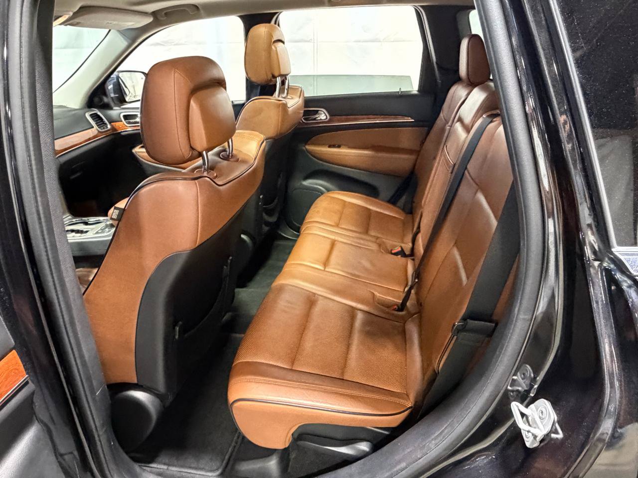 Used 2012 Jeep Grand Cherokee Overland AWD/4WD image 18