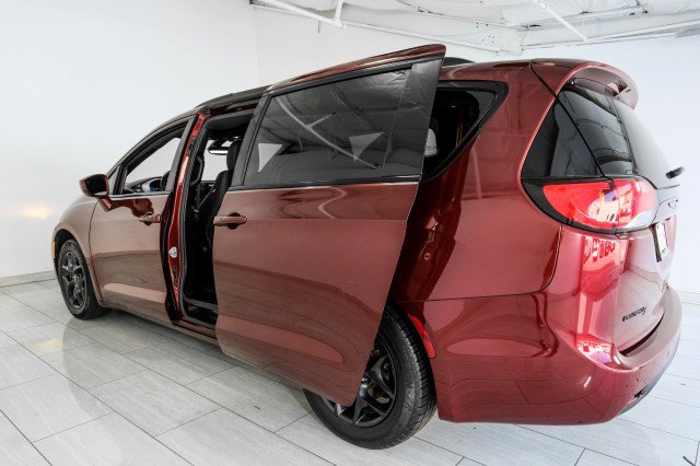 Used 2019 Chrysler Pacifica Touring-L w/ S Appearance Package FWD image 43