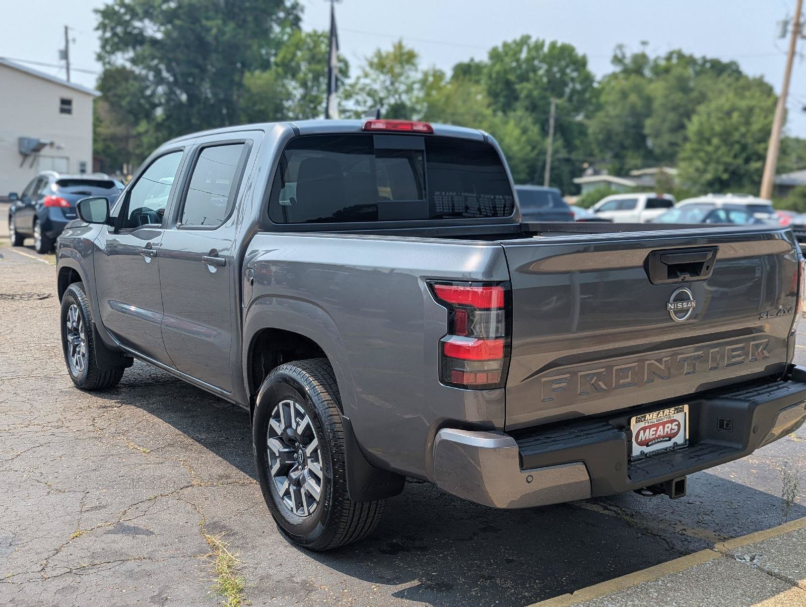 Used 2024 Nissan Frontier SL w/ Technology Package AWD/4WD image 12