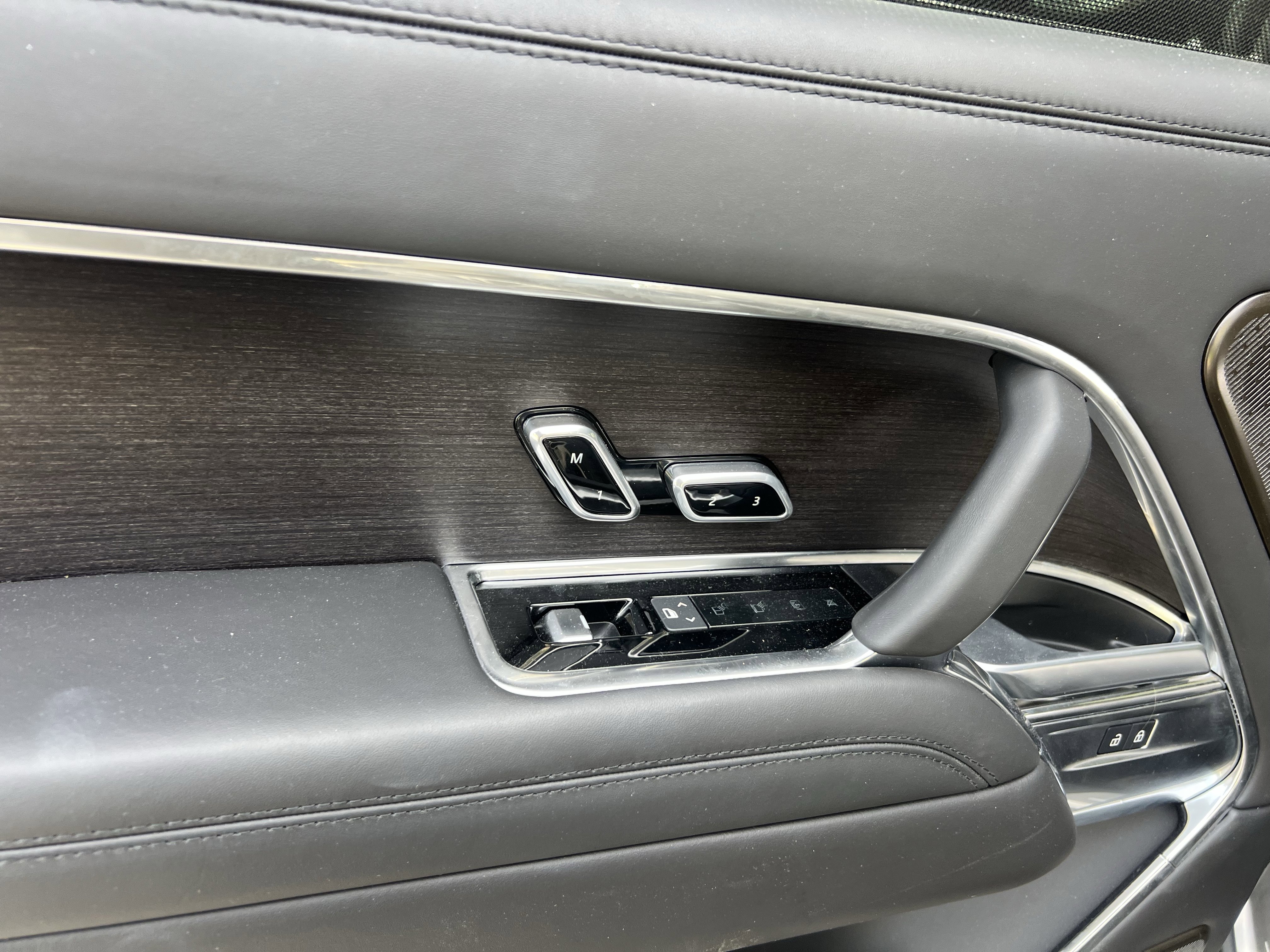 Certified 2024 Land Rover Range Rover Autobiography image 25