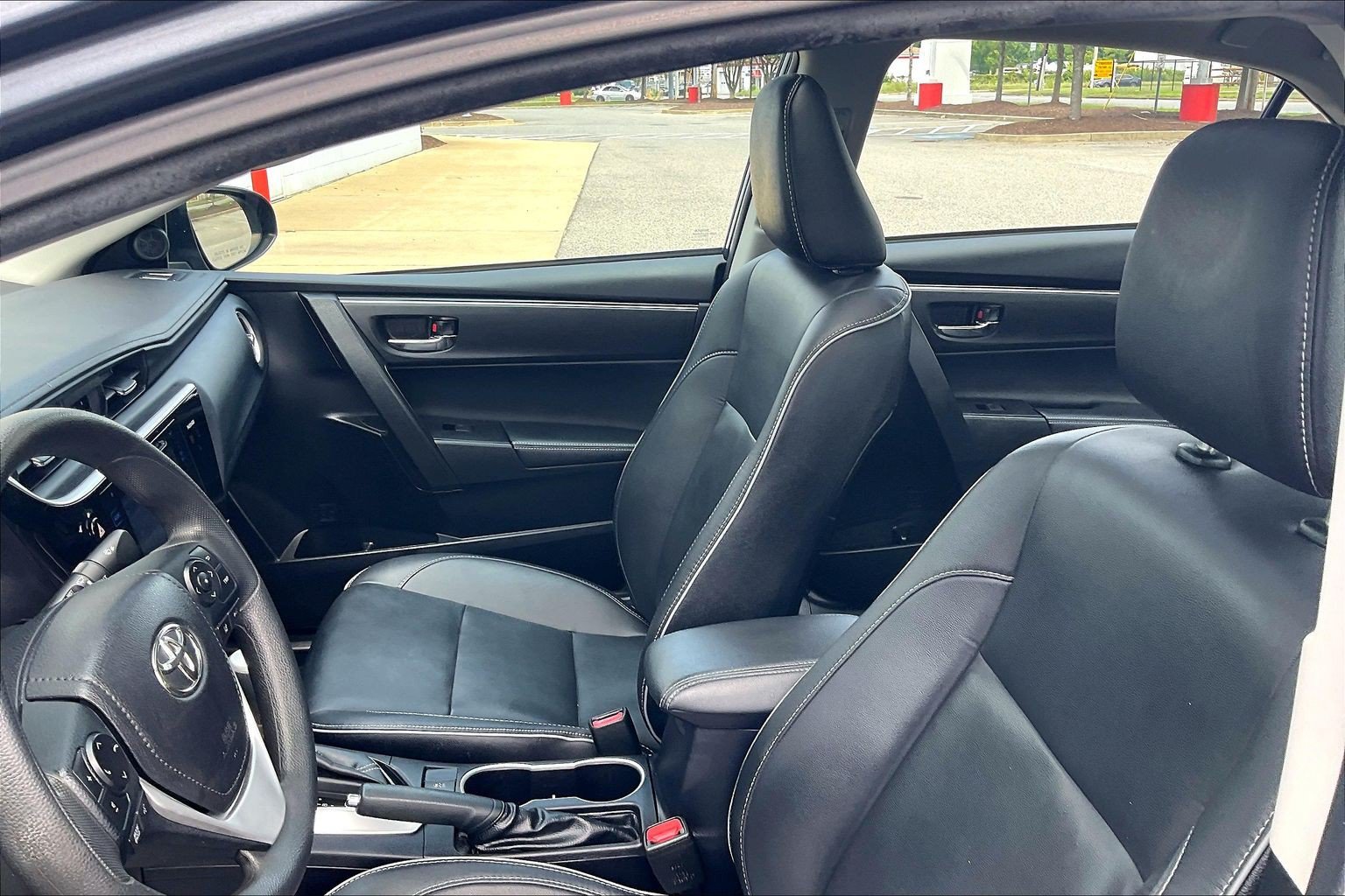 Used 2017 Toyota Corolla XLE FWD image 30