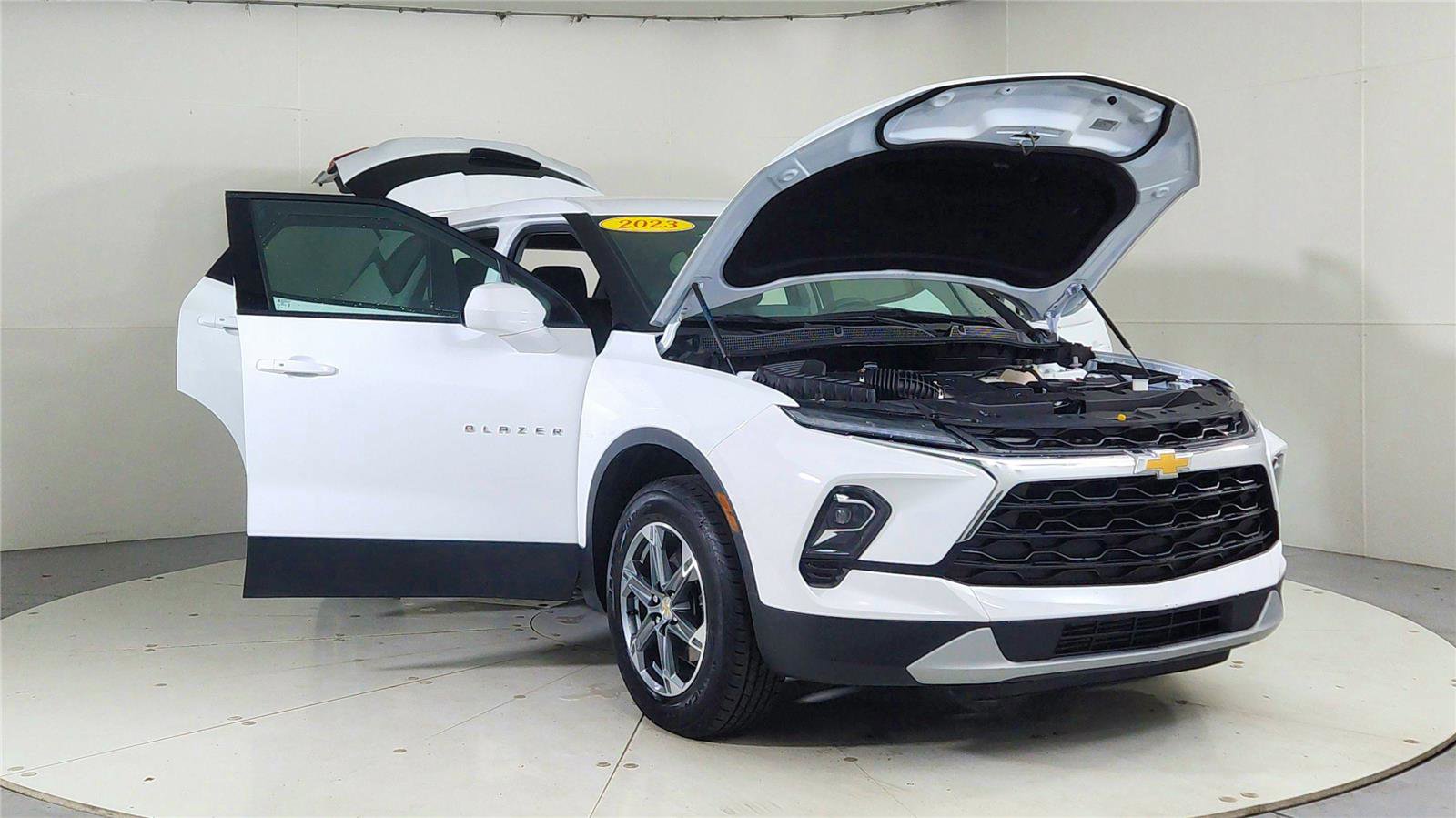 Used 2023 Chevrolet Blazer LT image 9