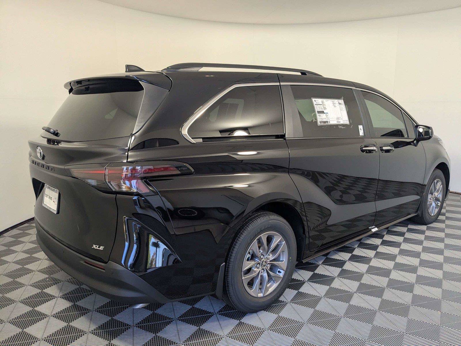 New 2026 Toyota Sienna XLE FWD image 5