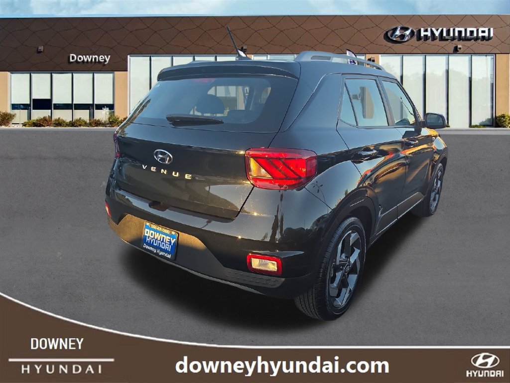 Used 2025 Hyundai Venue SEL FWD image 5