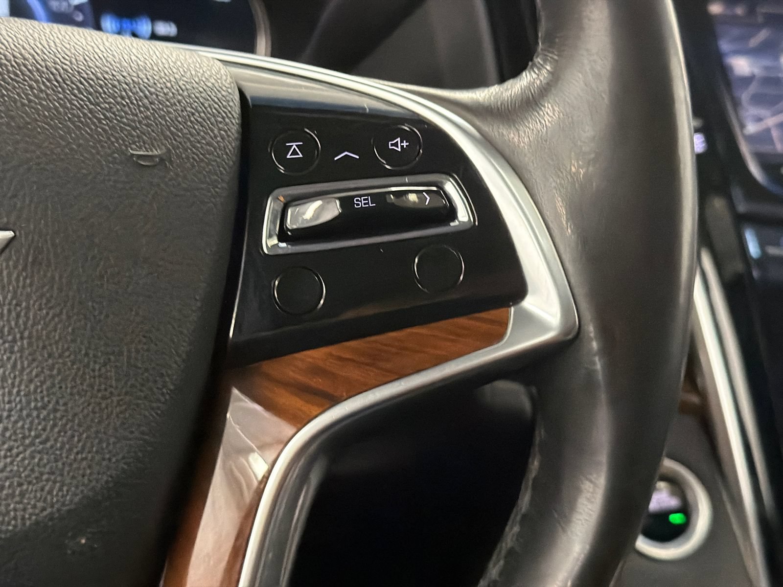 Used 2018 Cadillac Escalade Premium Luxury AWD/4WD image 29