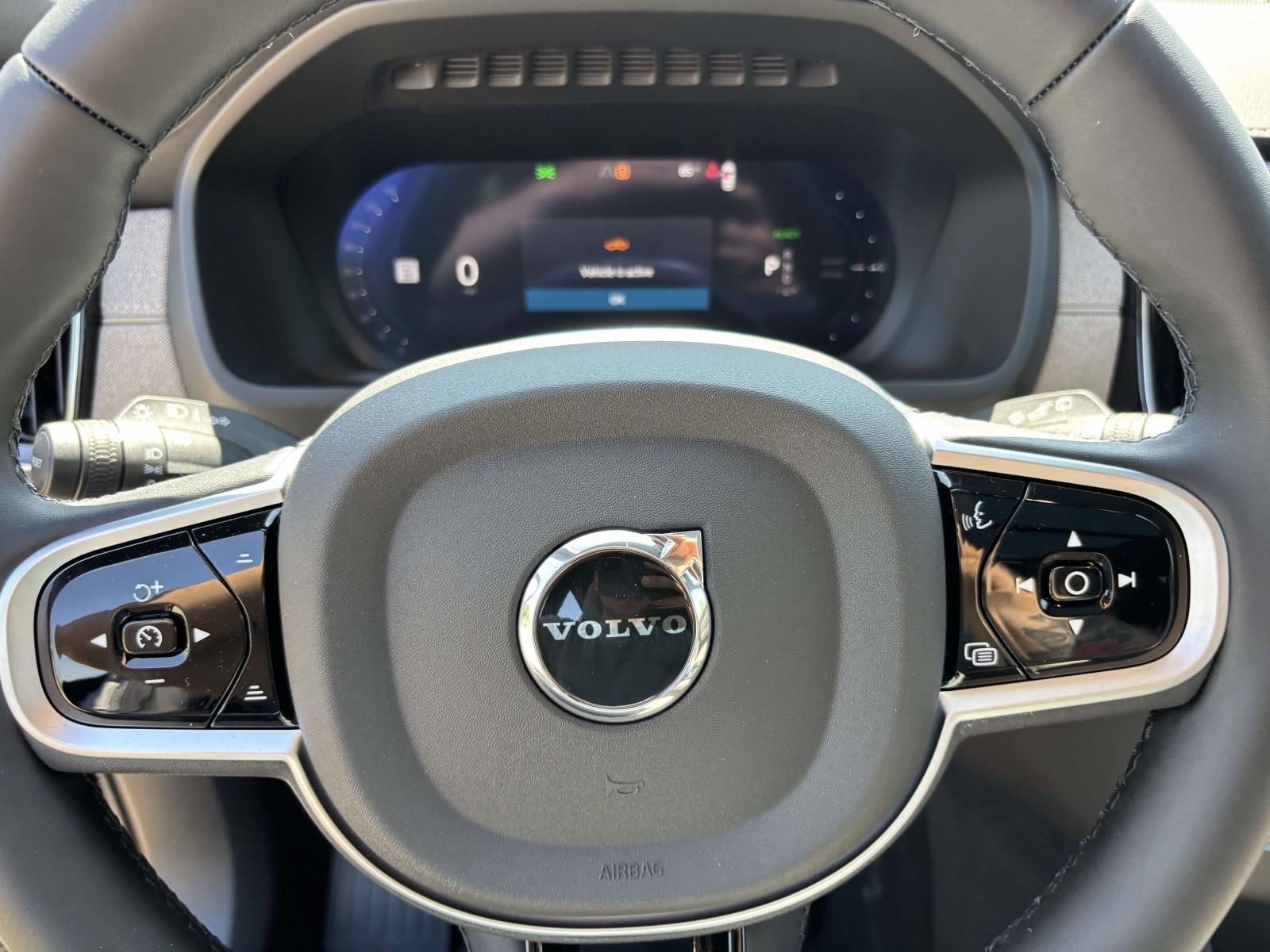 New 2026 Volvo XC90 T8 Plus w/ Protection Package Premier AWD/4WD image 16