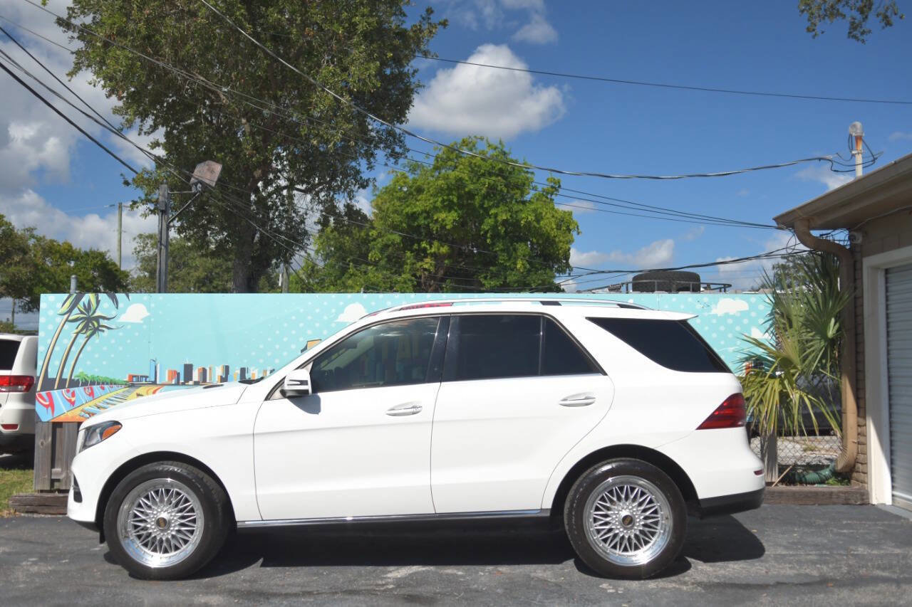 Used 2017 Mercedes-Benz GLE 350 w/ Premium 1 Package image 5