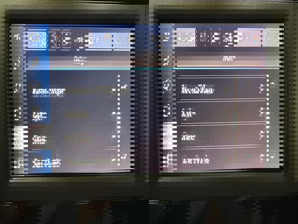 Used 2023 Chrysler Voyager LX image 32