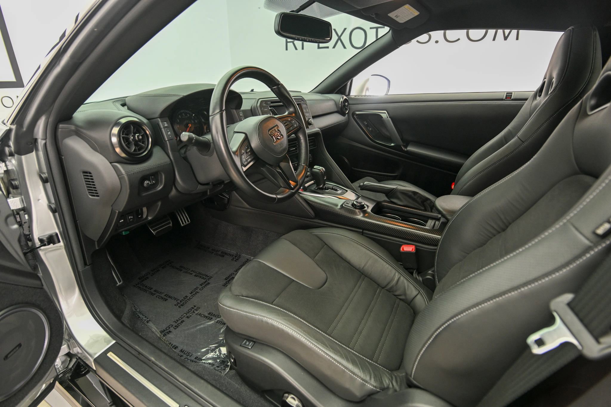 Used 2024 Nissan GT-R Premium w/ Floor Mat Package AWD/4WD image 16