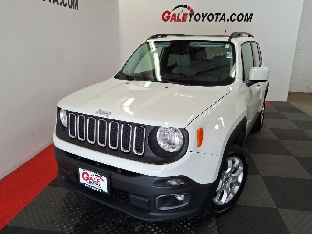 Used 2016 Jeep Renegade Latitude image 2