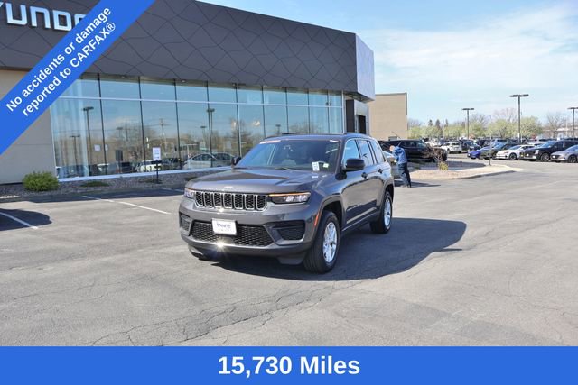 Used 2025 Jeep Grand Cherokee Laredo w/ Luxury Tech Group I AWD/4WD image 3