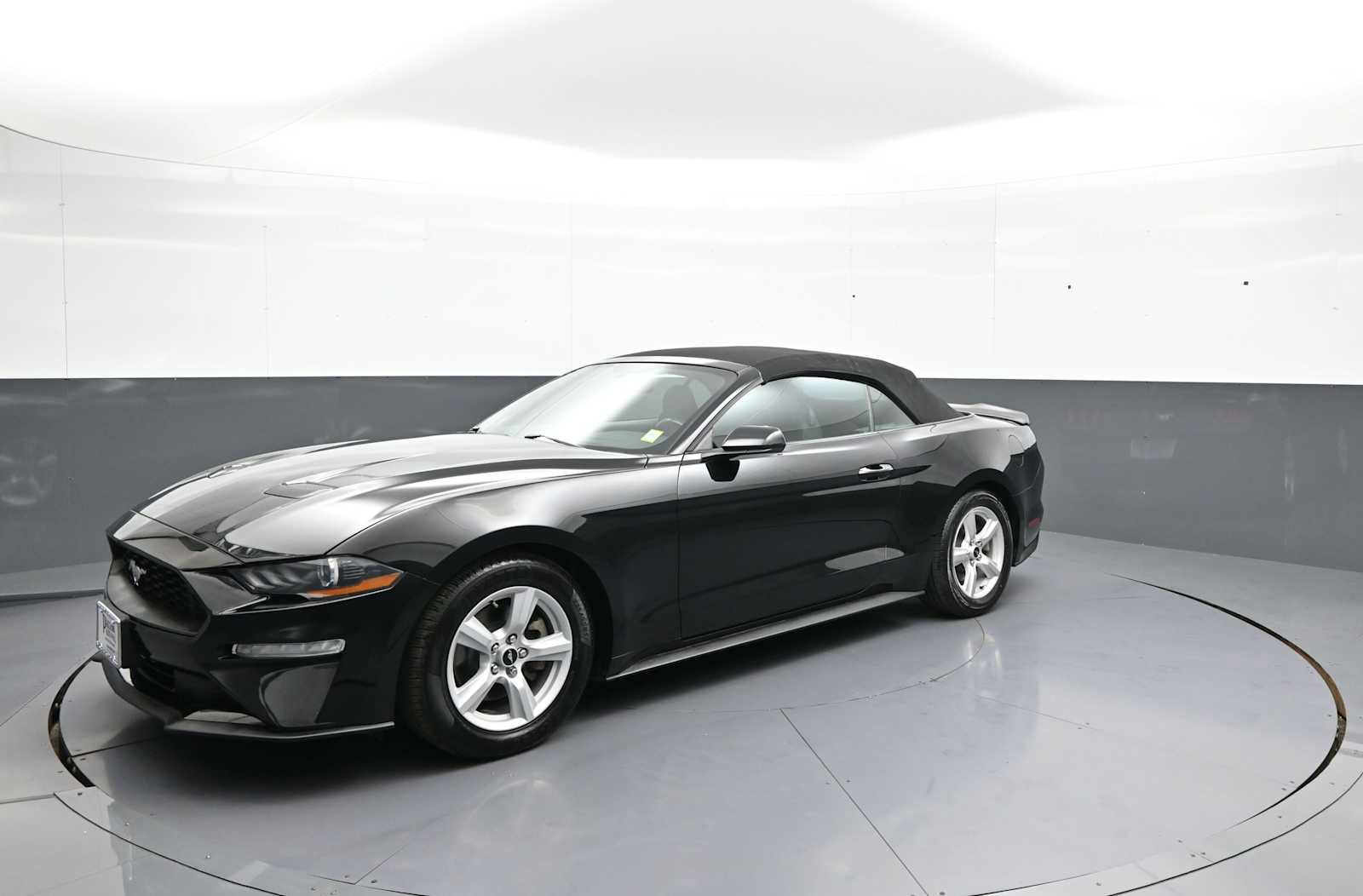 Used 2019 Ford Mustang Convertible RWD image 10