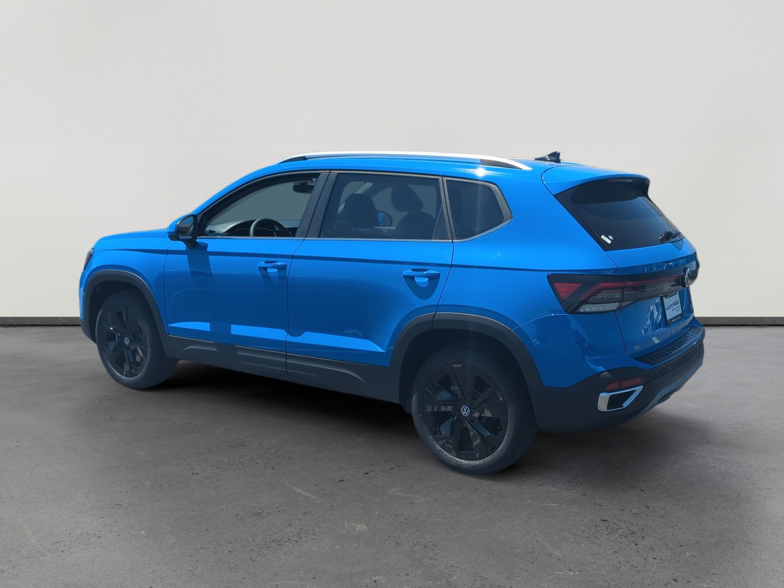 New 2025 Volkswagen Taos SE image 3