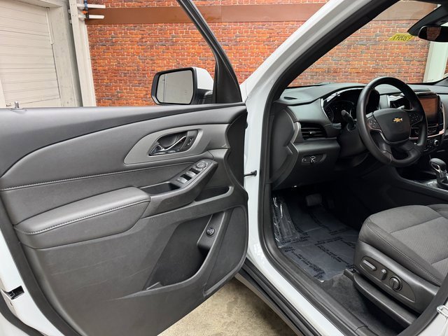 Used 2023 Chevrolet Traverse LT image 9