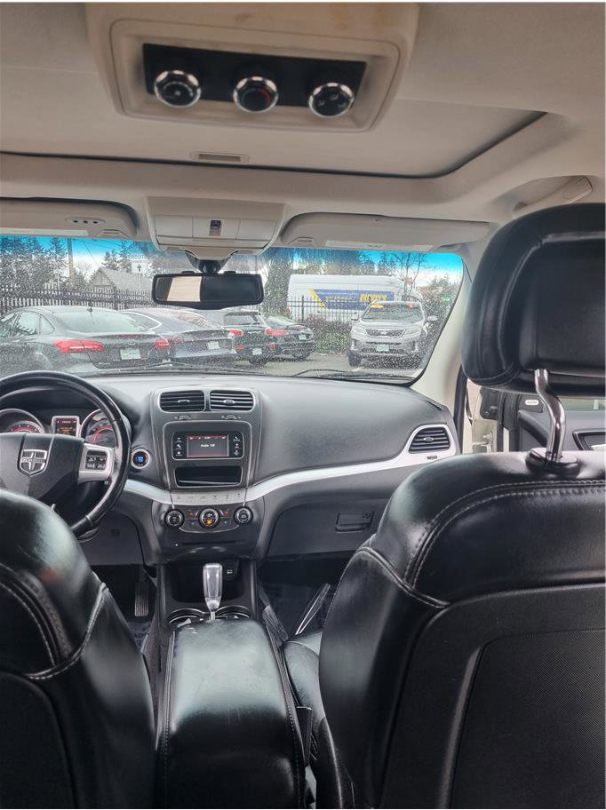 Used 2012 Dodge Journey R/T w/ Flexible Seating Group image 16