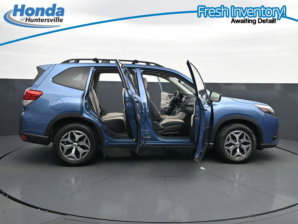 Used 2023 Subaru Forester Premium AWD/4WD image 42