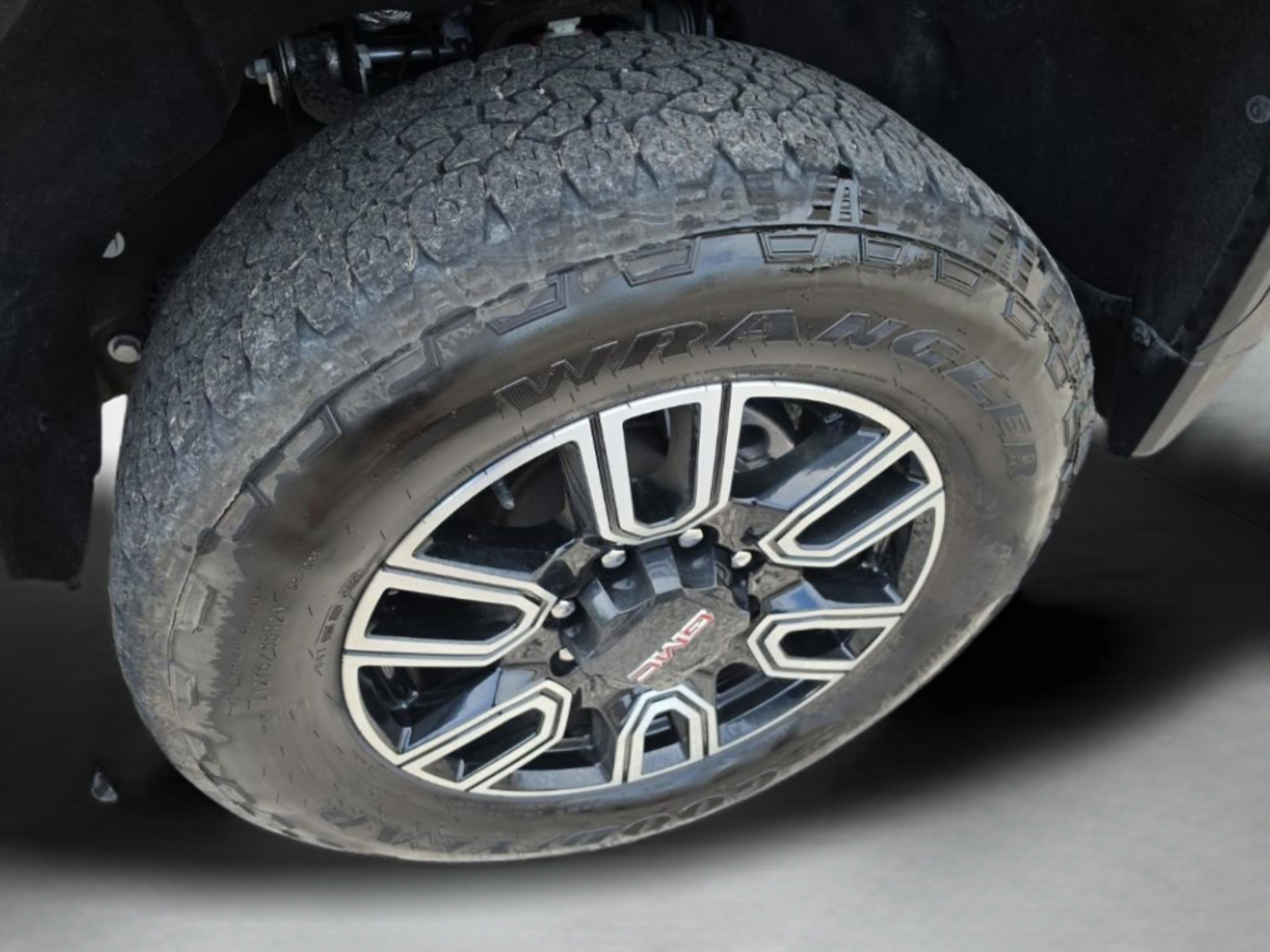 Used 2023 GMC Sierra 2500 AT4 w/ AT4 Premium Plus Package image 32