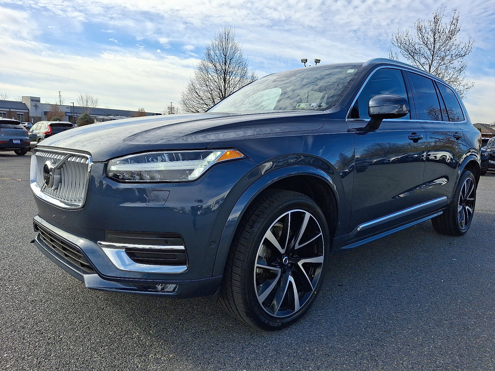 Used 2023 Volvo XC90 B5 Plus w/ Protection Package image 3