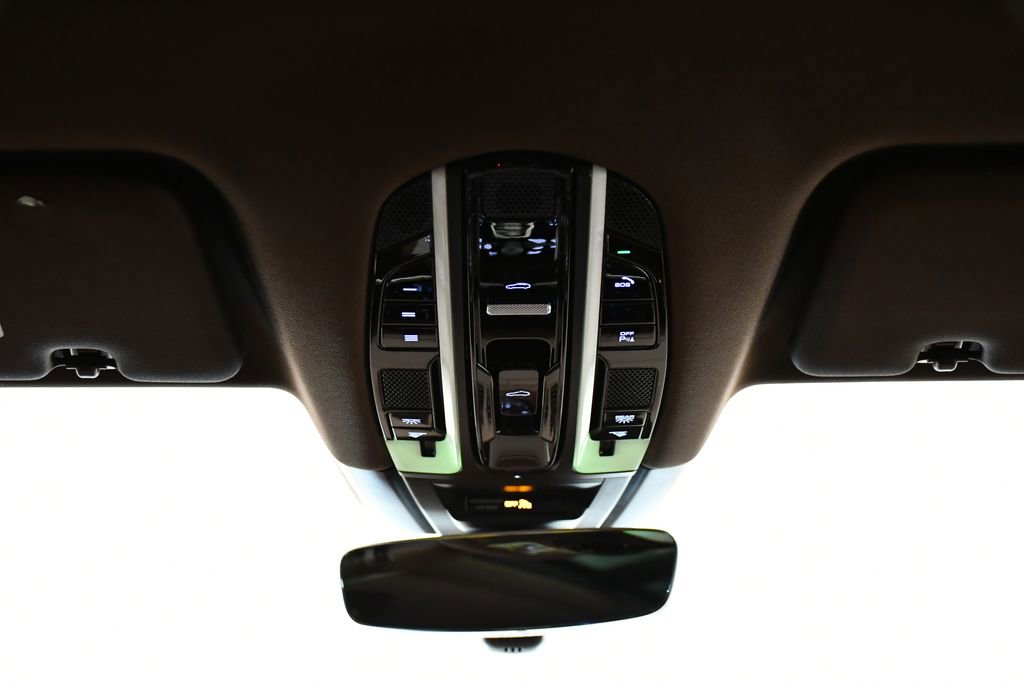 Used 2023 Porsche Cayenne Platinum Edition image 25