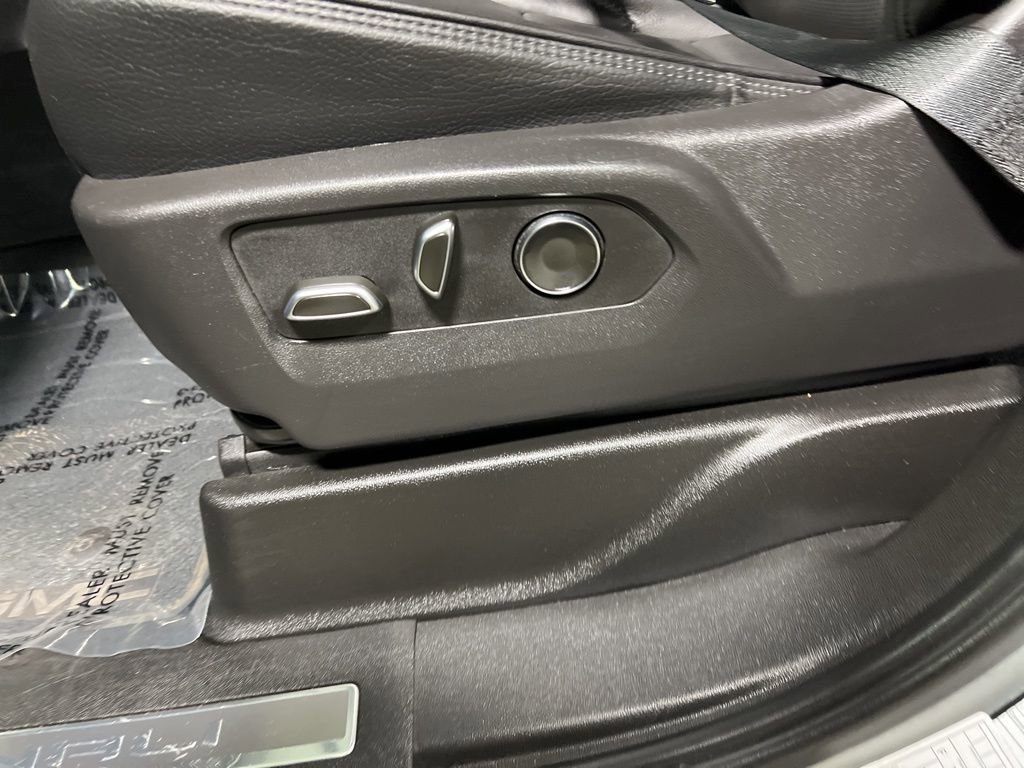 Used 2025 GMC Yukon XL Denali image 22