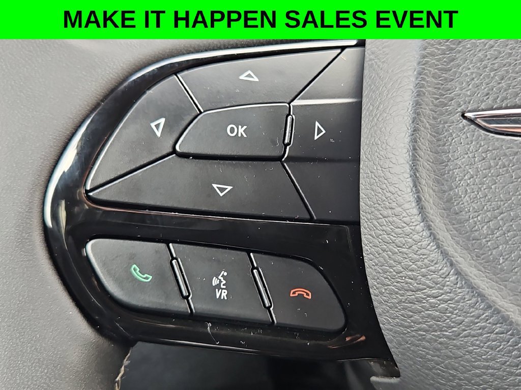 Used 2025 Chrysler Pacifica Limited FWD image 23