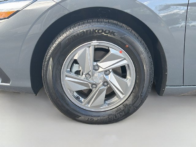 Certified 2026 Hyundai Elantra SE FWD image 32