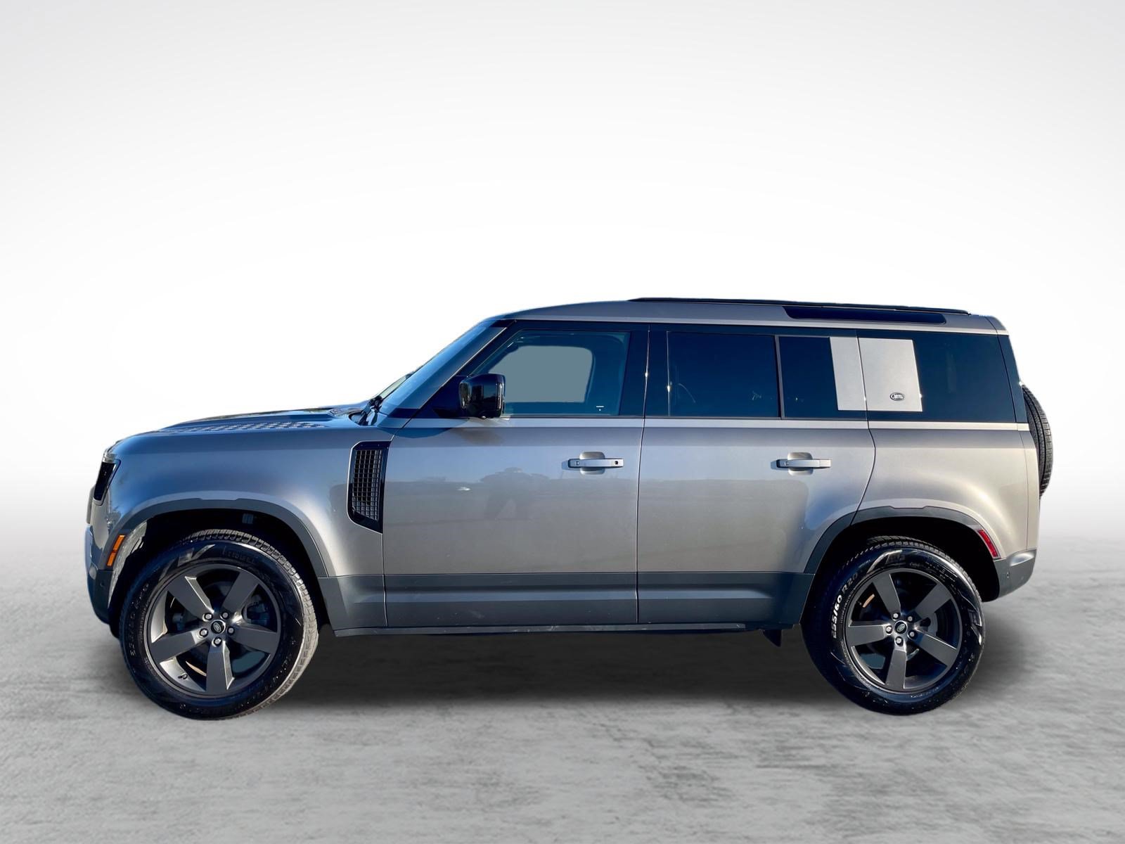 Used 2022 Land Rover Defender 110 S AWD/4WD image 8