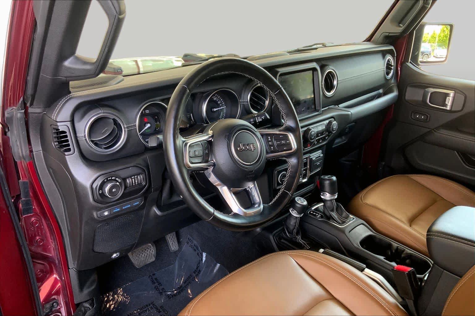 Used 2021 Jeep Wrangler Unlimited Sahara w/ Cold Weather Group AWD/4WD image 18