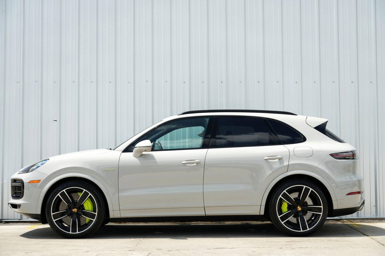 Used 2022 Porsche Cayenne Turbo S w/ Assistance Package image 9