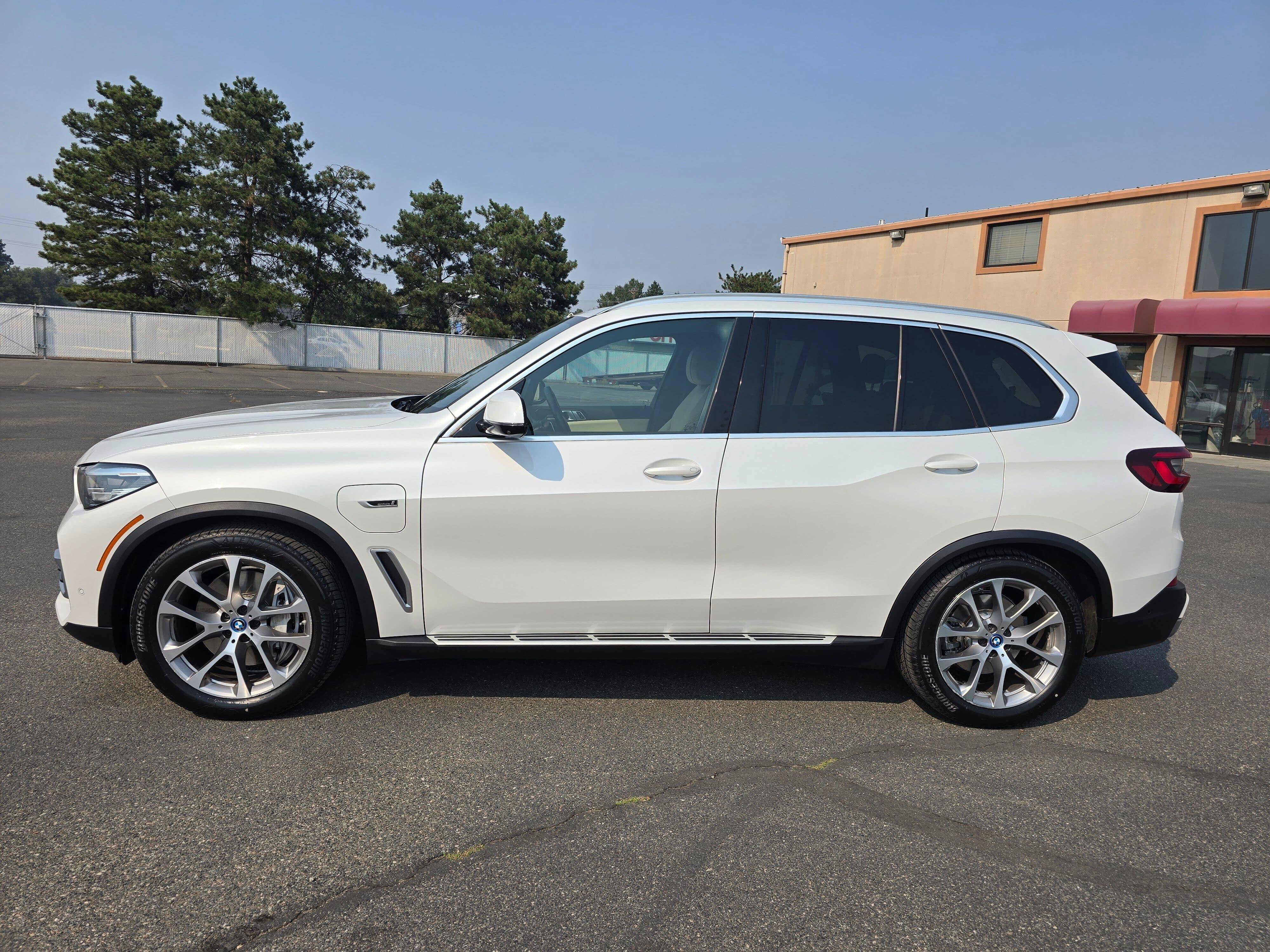 Used 2022 BMW X5 xDrive45e AWD/4WD image 3