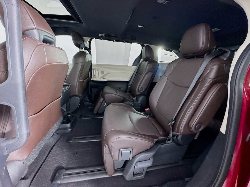 Used 2024 Toyota Sienna Platinum FWD image 26