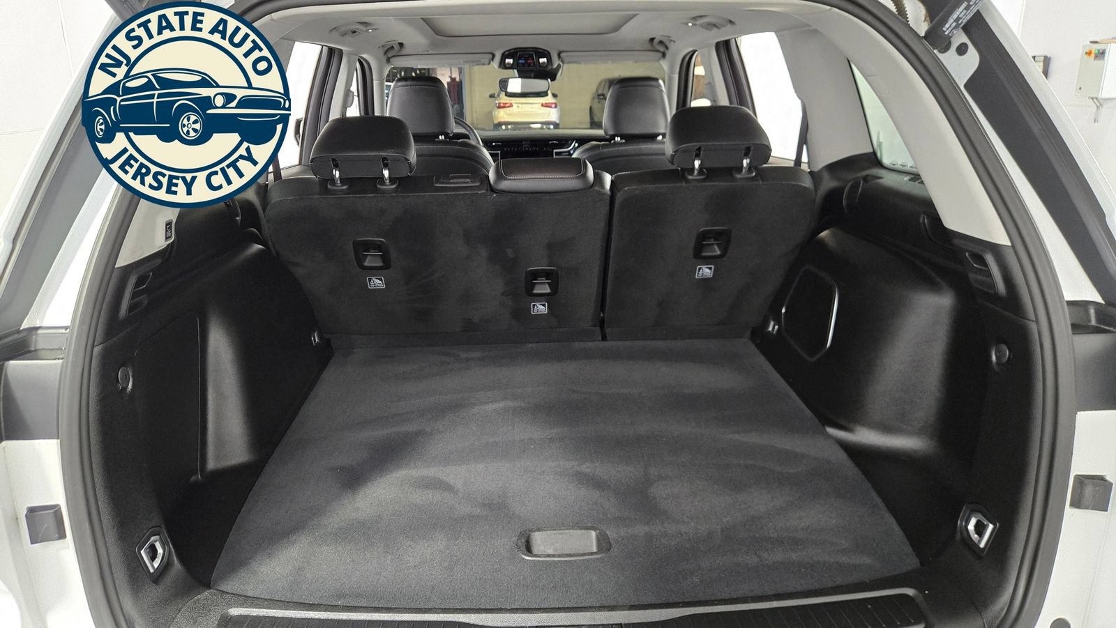 Used 2023 Jeep Grand Cherokee 4WD 4xe image 37