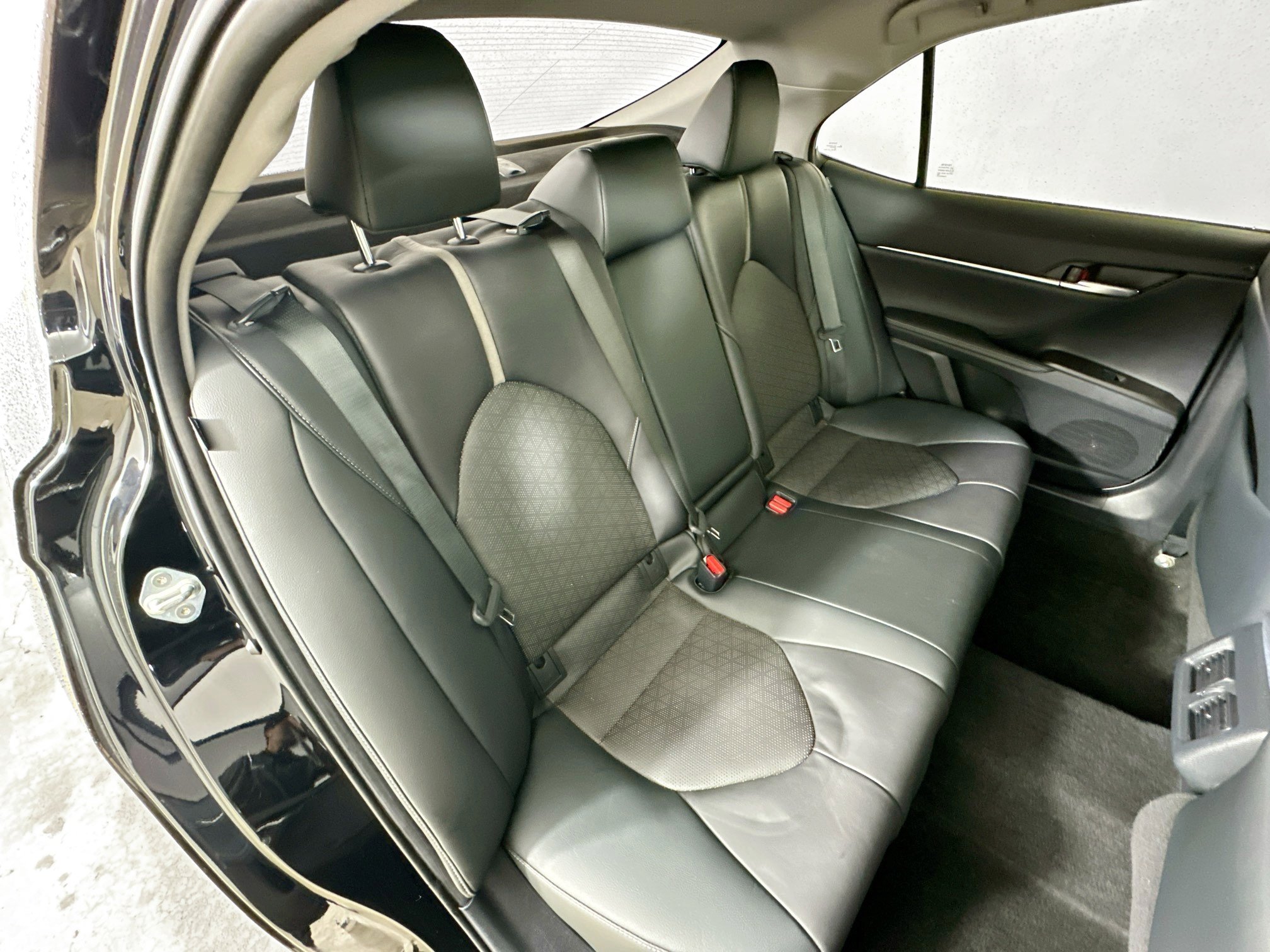 Used 2021 Toyota Camry XSE AWD/4WD image 32
