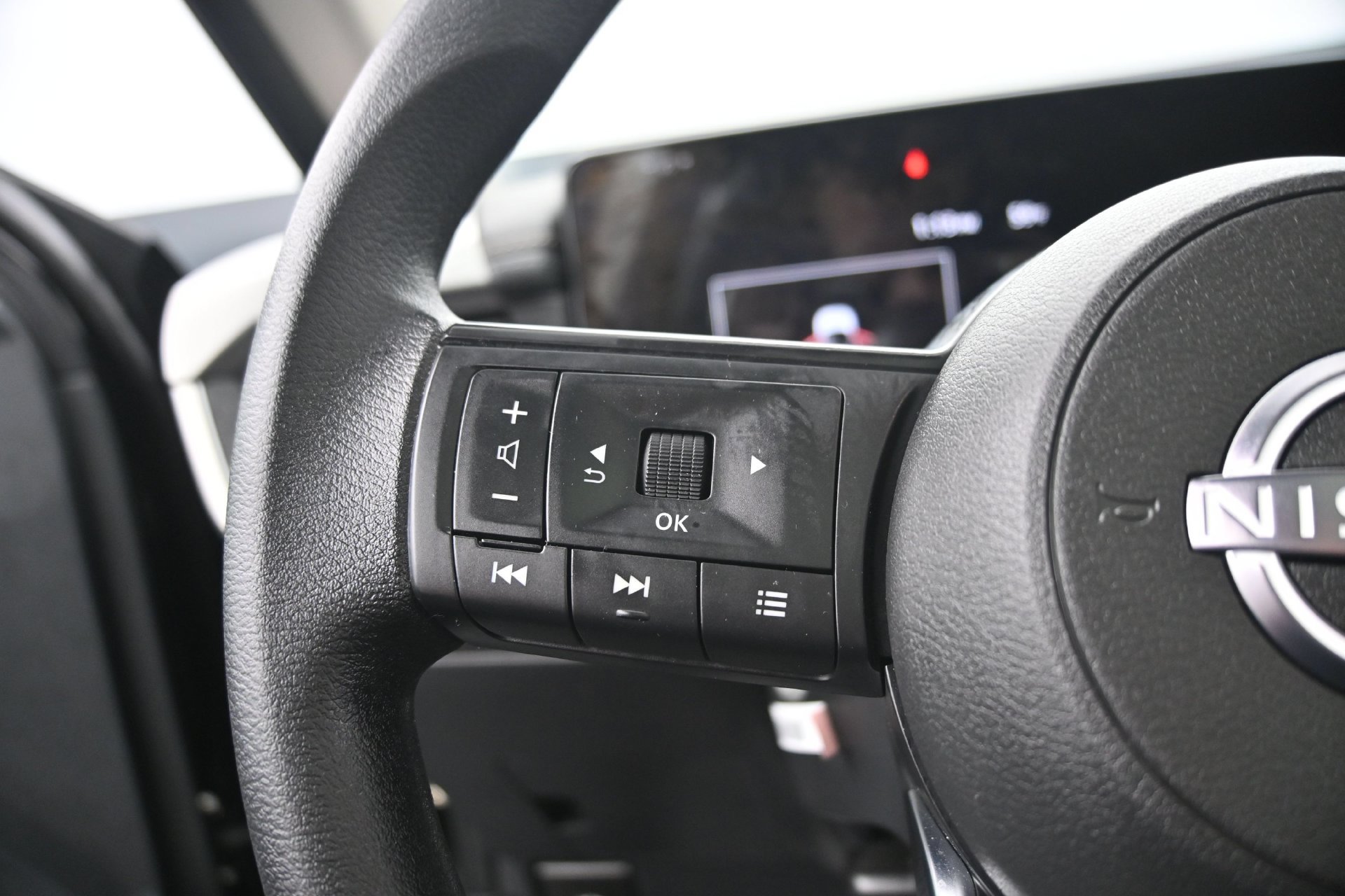 Used 2025 Nissan Kicks SV w/ SV Premium Package AWD/4WD image 21