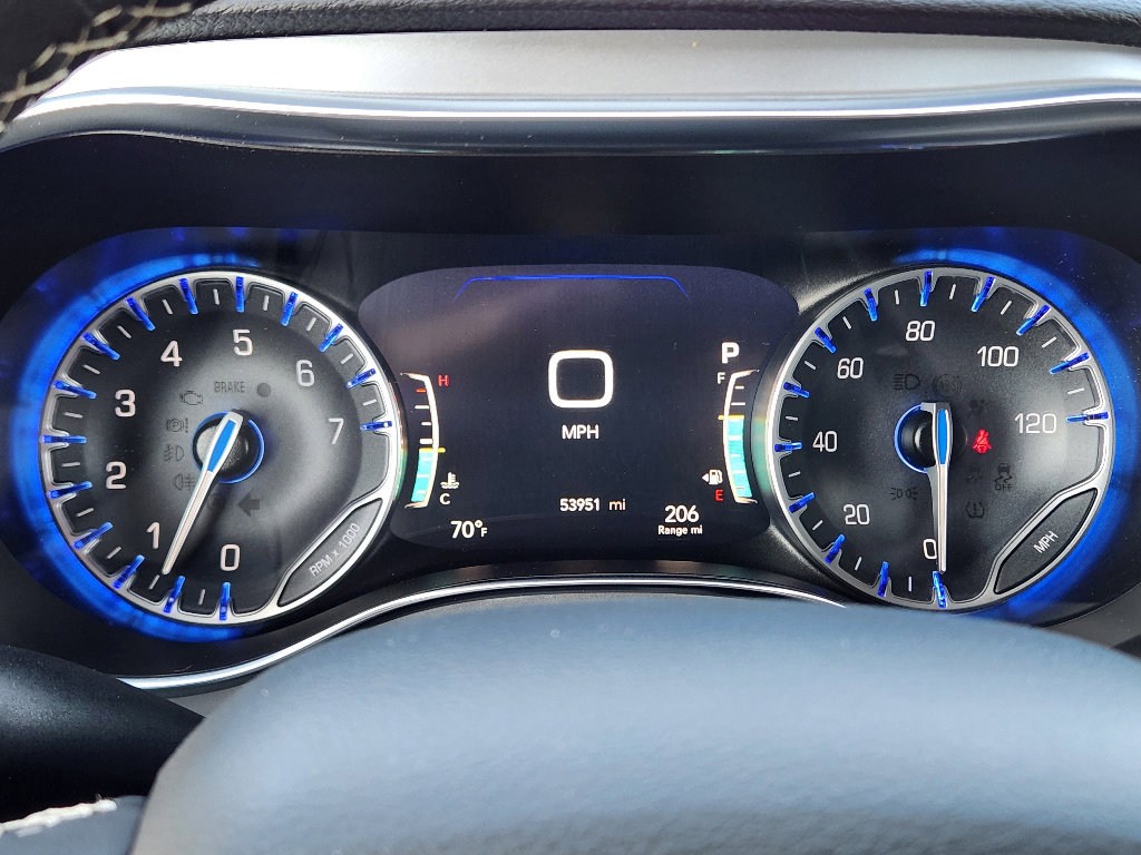 Used 2025 Chrysler Pacifica Limited image 16