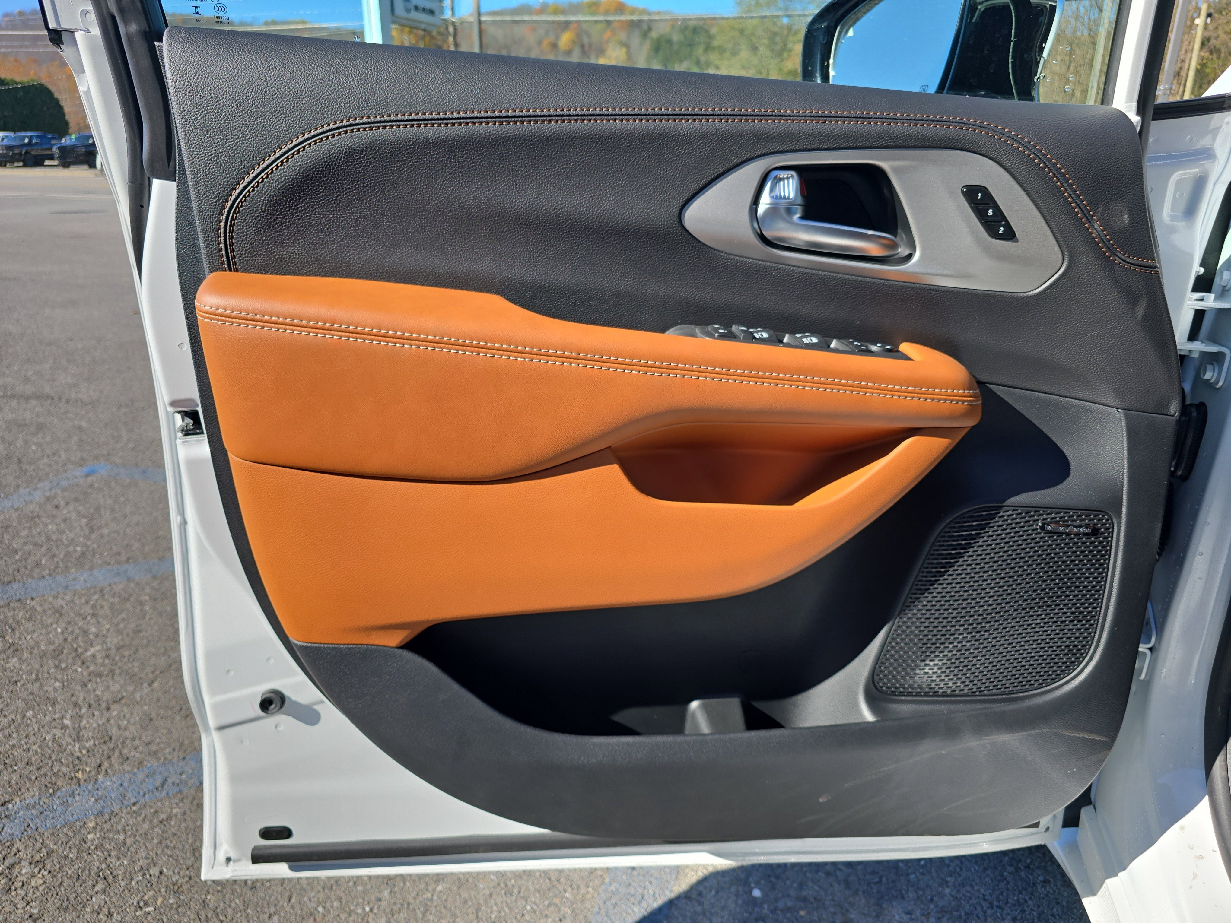 New 2026 Chrysler Pacifica Pinnacle image 19