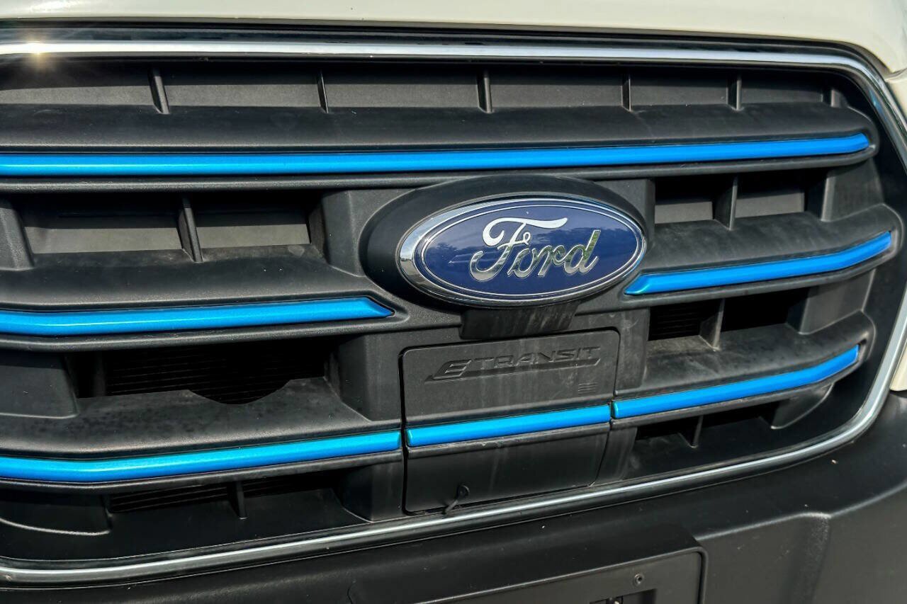 Used 2022 Ford E-Transit 148 High Roof Extended RWD image 9