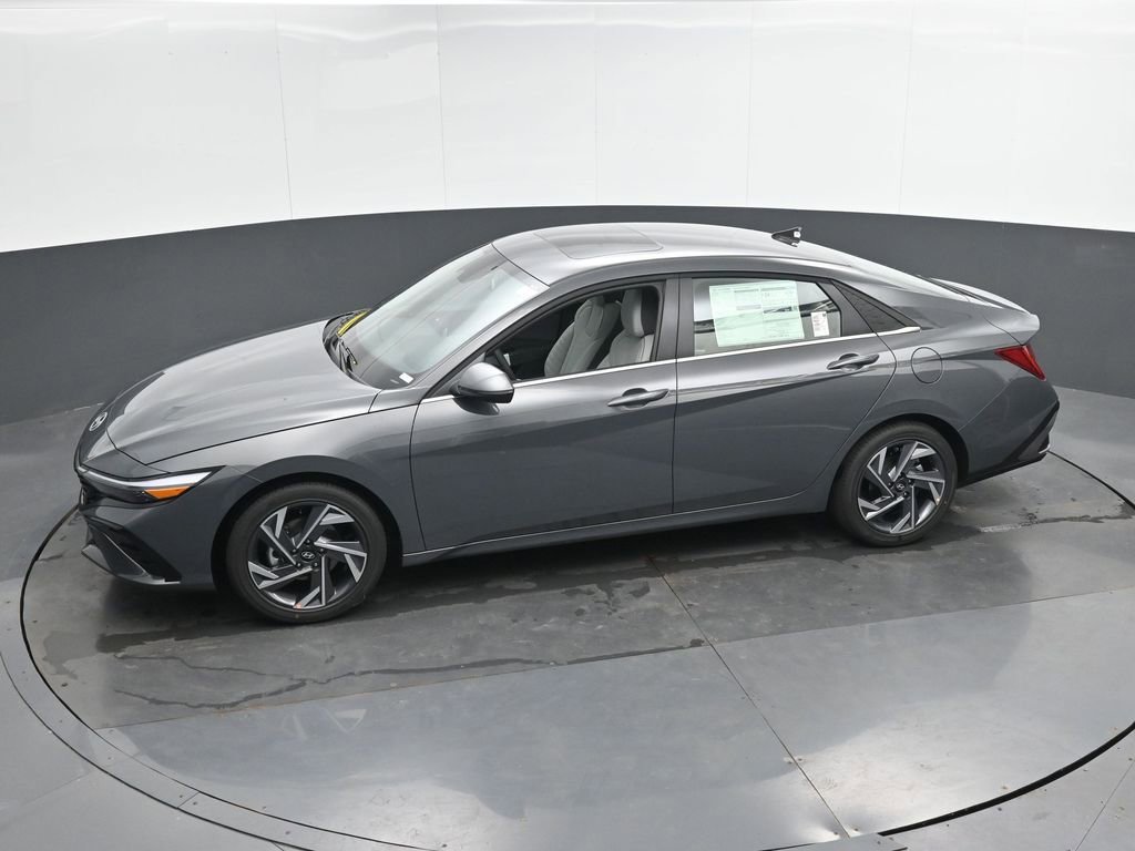 Certified 2025 Hyundai Elantra Limited image 44