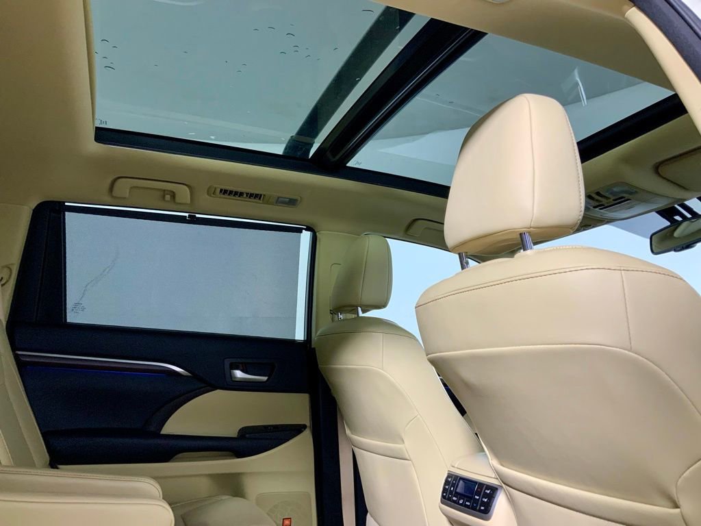 Used 2016 Toyota Highlander Limited Platinum image 2